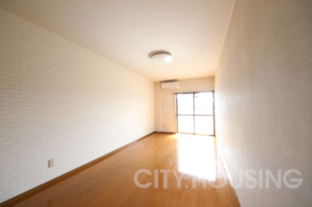 居室・リビング　※同タイプ部屋の写真です。