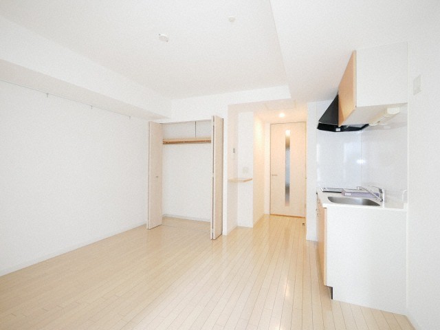 居室・リビング　明るい居間で気持ちまで明るくなりますね！