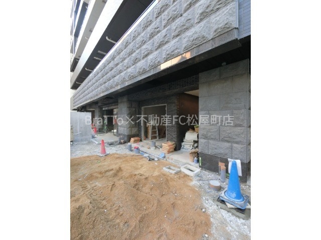 エントランス　マンション共用部分（建築中）