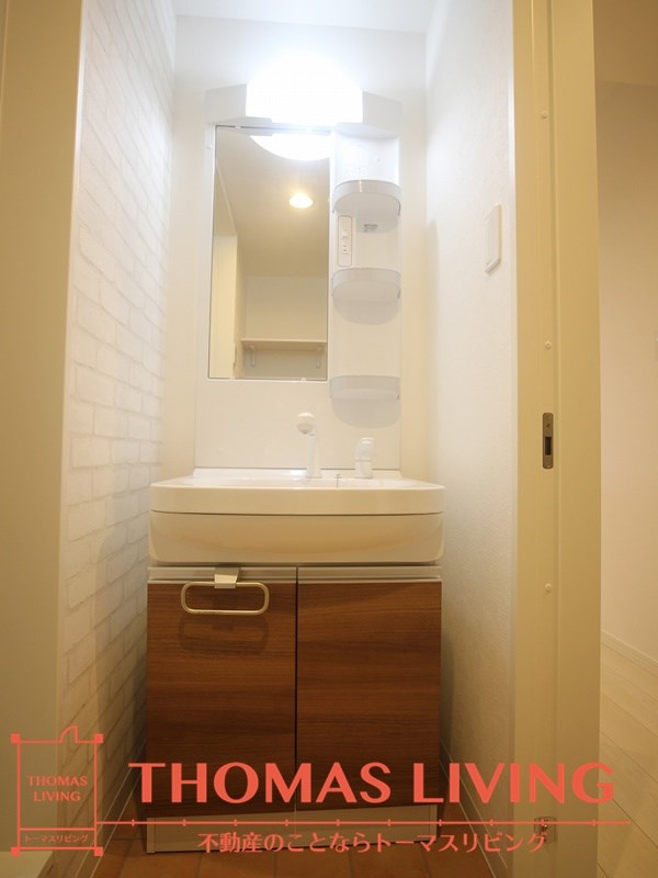 洗面設備　実際の写真がないため、同じ建物の別号室の写真です。