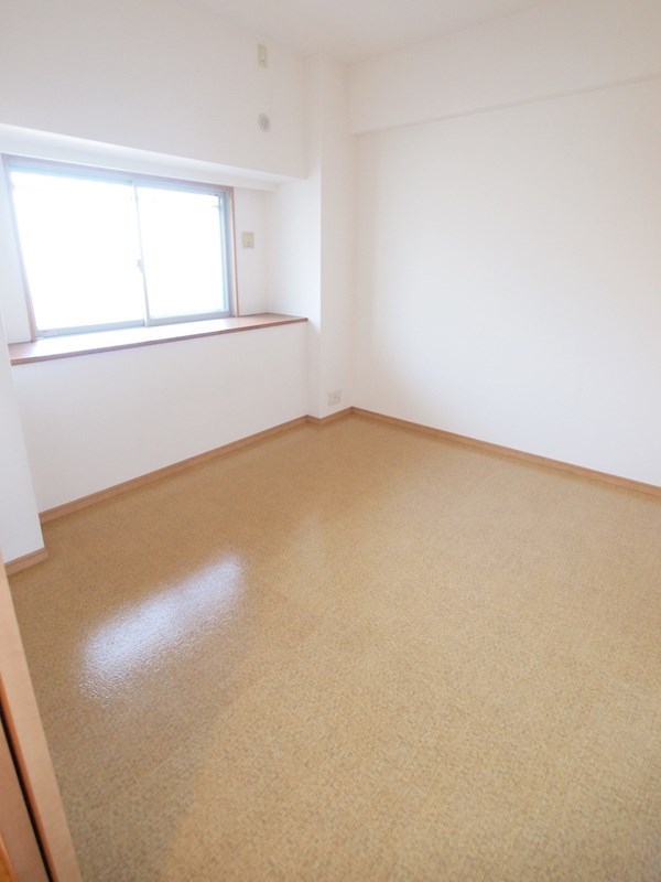 その他部屋・スペース　お子様のお部屋に最適。収納は壁一面。