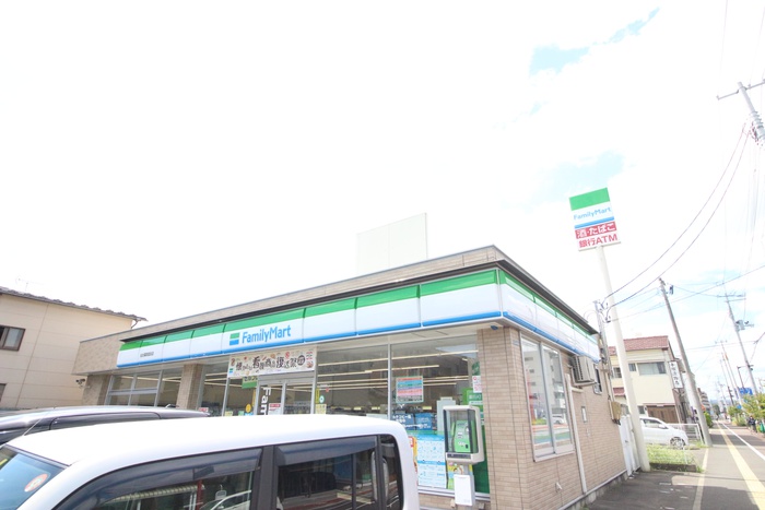コンビニ　ファミリーマート薬師堂駅前店（コンビニ）まで519m