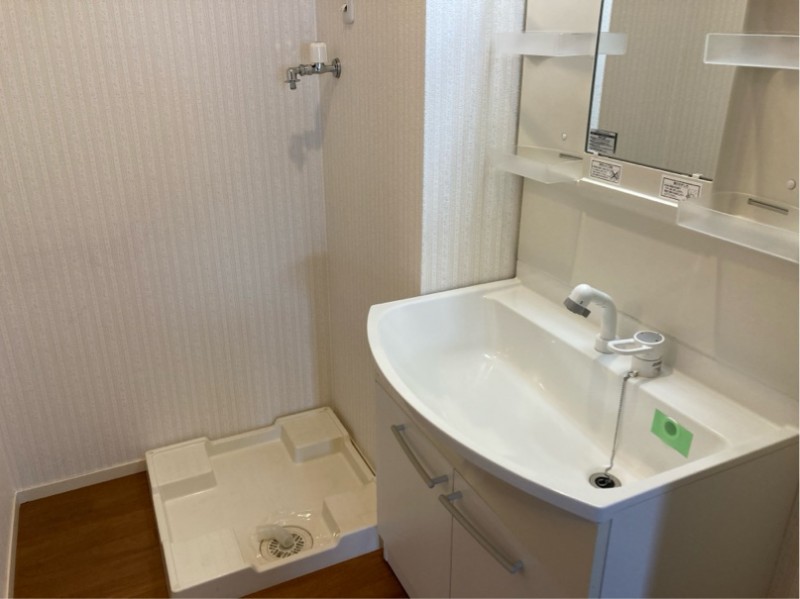 洗面設備　ゆったりとスペースのある洗面所