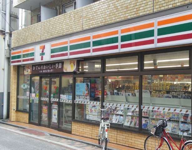 コンビニ　セブンイレブン（コンビニ）まで621m