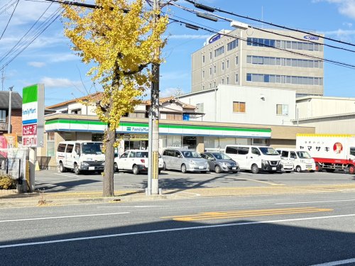コンビニ　ファミリーマート南吹田一丁目店（コンビニ）まで256m