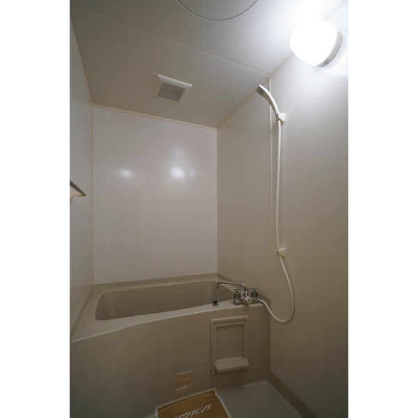 バス・シャワールーム　同じ建物の別の部屋