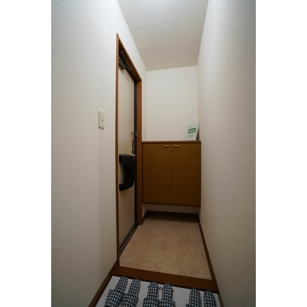 玄関　同じ建物の別の部屋