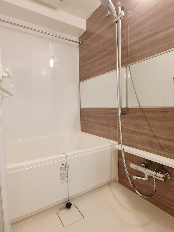 バス・シャワールーム　雨の日でも安心の浴室乾燥機付きです♪