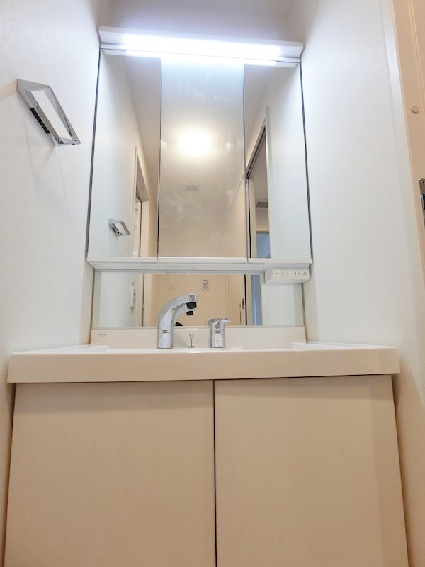 洗面設備　身支度に欠かせない独立洗面台♪