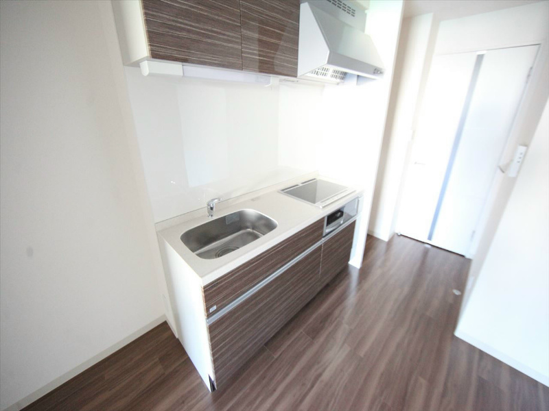 キッチン　システムキッチン（IH3口・グリル付）家具家電ご用意できます