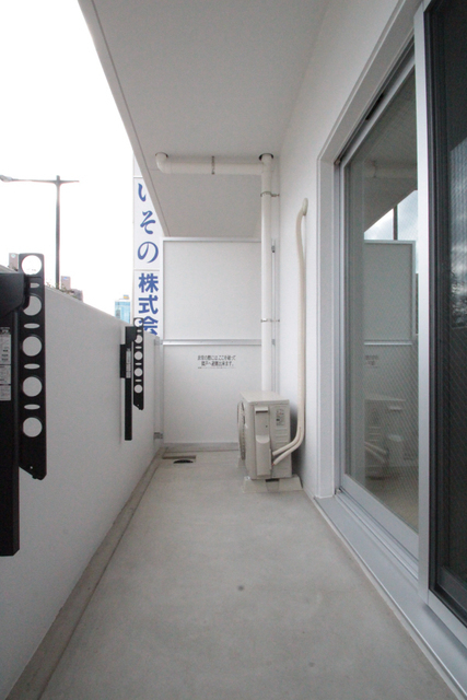 バルコニー　※別階の同間取のお部屋の参考写真です。