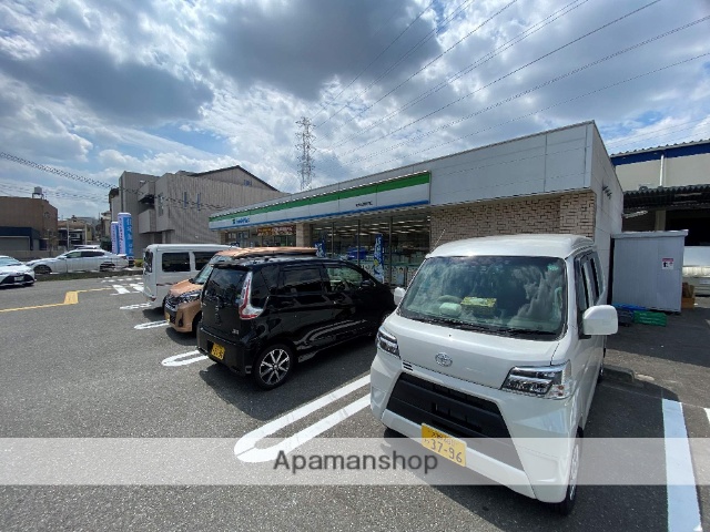 コンビニ　ファミリーマート（コンビニ）まで1031m