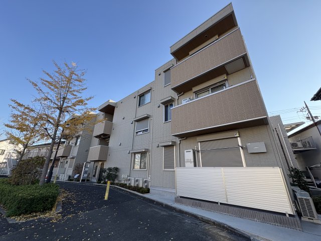 建物外観　建築中撮影