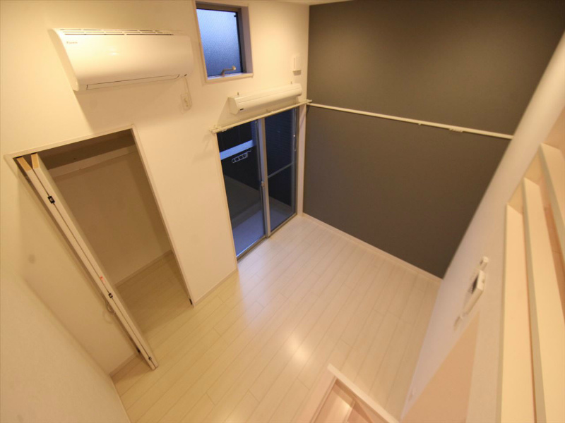 バルコニー　洋室5.3帖　ロフト4.9帖（収納でも部屋でも使えます）