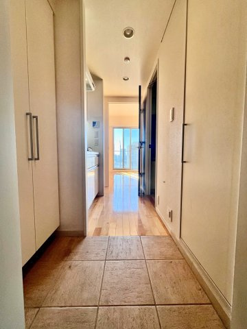 玄関　■モニタ付インターホン■シューズクローゼット■ダウンライト