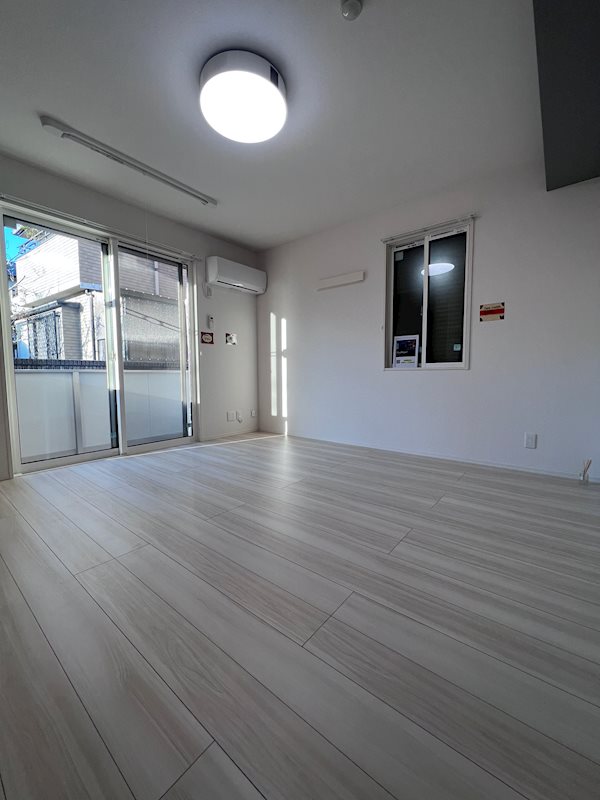 居室・リビング　※別号室の写真です