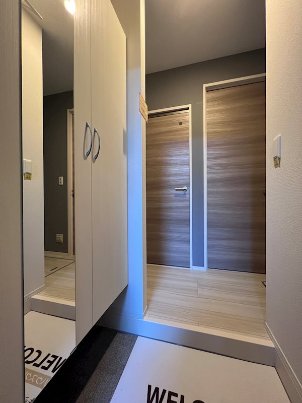 玄関　※別号室の写真です