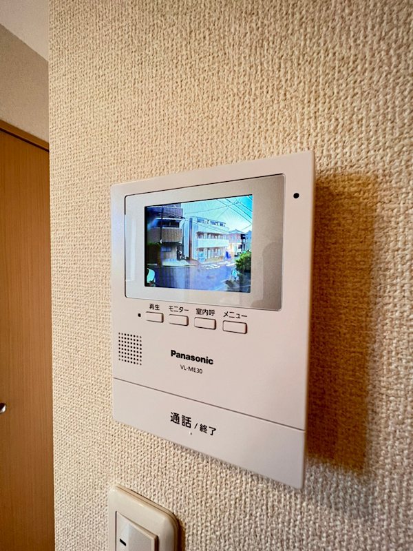 セキュリティ　住まいの安心感を高める、モニター付きインターホン