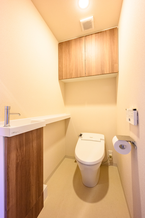 トイレ　同物件・別タイプの室内　イメージとして