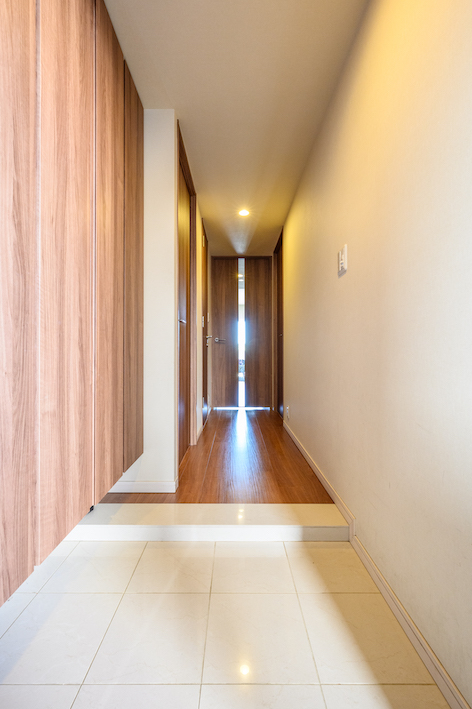 玄関　同物件・別タイプの室内　イメージとして