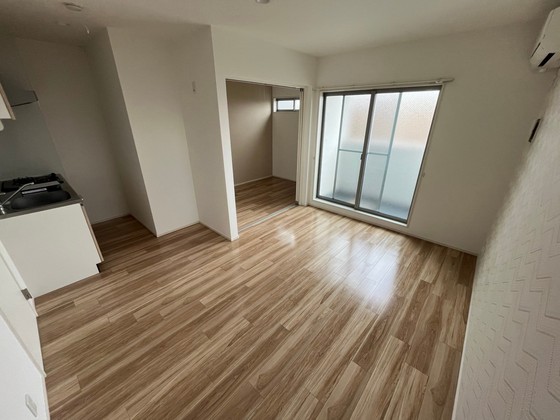 居室・リビング　※別号室の写真です