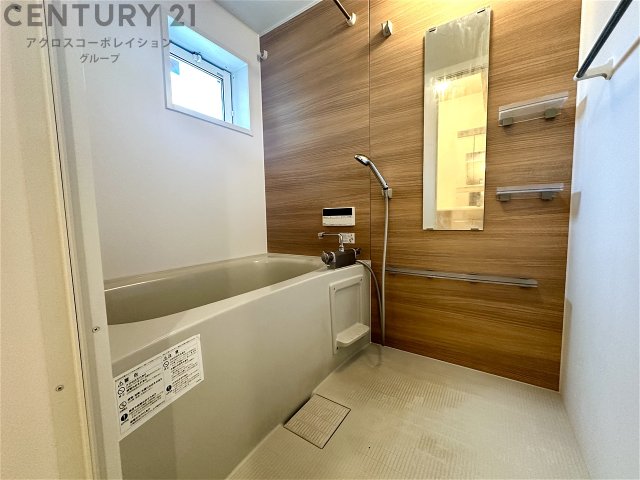 バス・シャワールーム　浴室乾燥機付きで便利です！