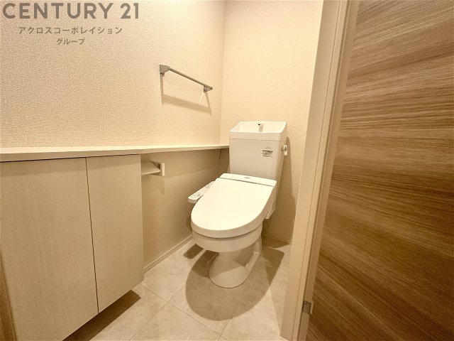 トイレ　温水洗浄暖房便座ついてます♪