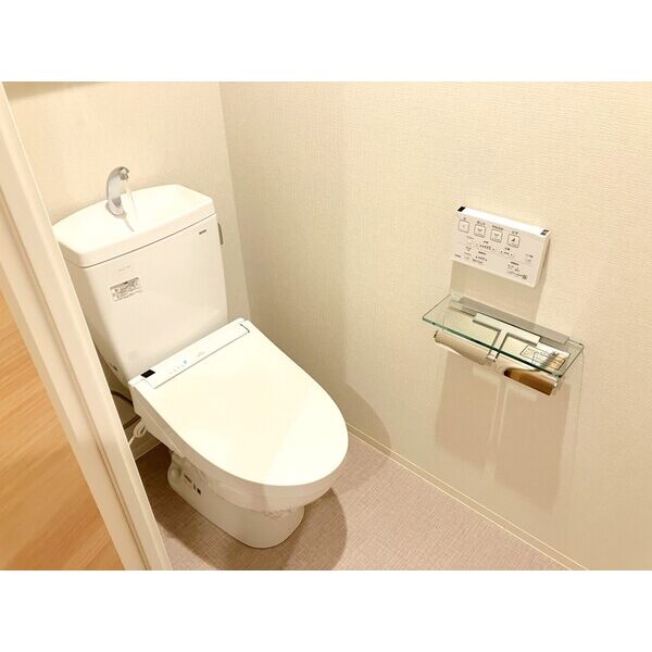 トイレ　※別室の参考写真の為、現況優先です。