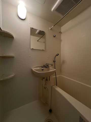 バス・シャワールーム　別部屋の参考写真となります