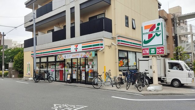 コンビニ　セブン-イレブン 荒川東日暮里１丁目店（コンビニ）まで302m