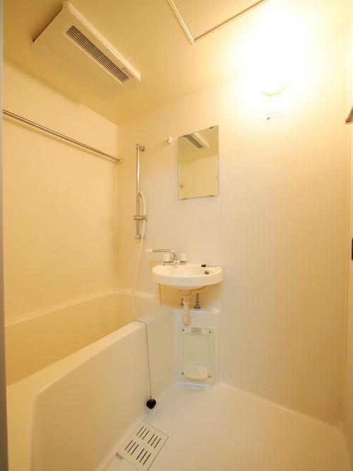 バス・シャワールーム　バスルームはきれいに清掃されています