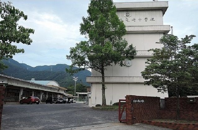 中学校　亀崎中学校（中学校）まで1100m