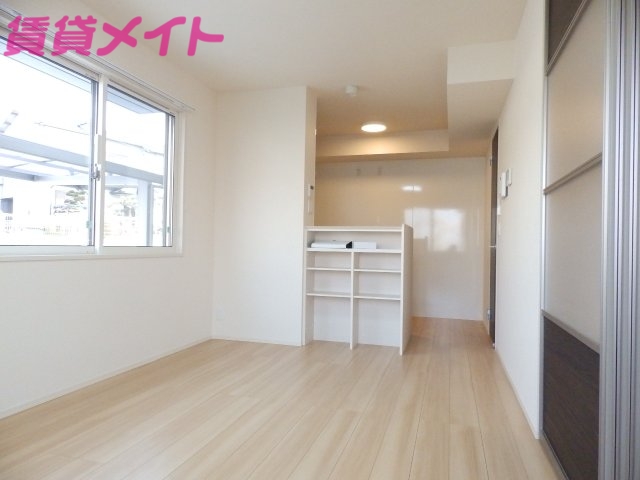 居室・リビング　同物件別室参照