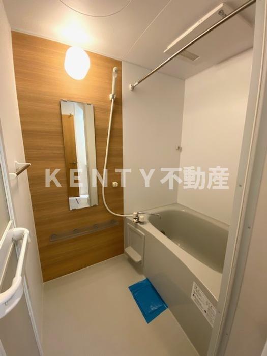 バス・シャワールーム　コンパクトで使いやすいお風呂です