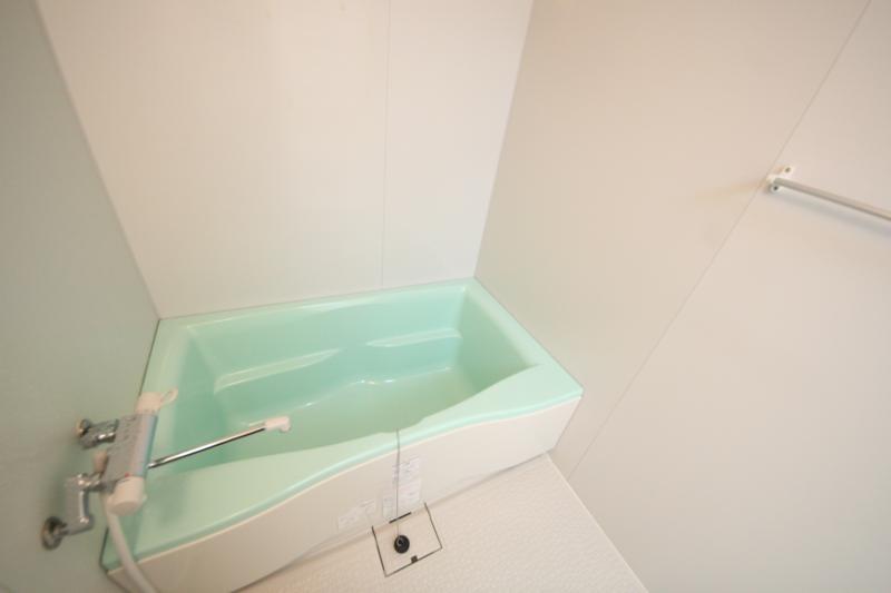 バス・シャワールーム　コンパクトで使いやすいお風呂です