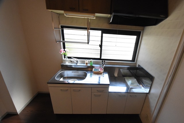 キッチン　採光あり明るいキッチンです！