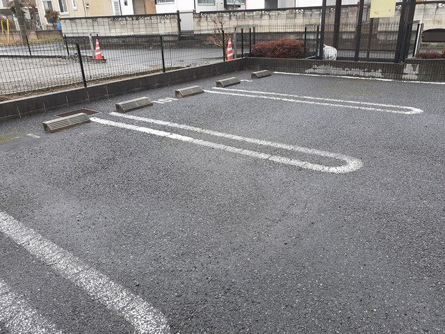 駐車場　駐車場に車を止められます