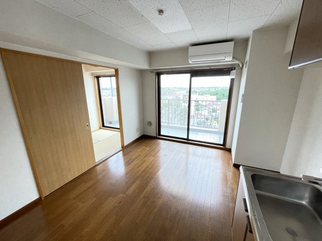 居室・リビング　別号室別間取りの参考写真です