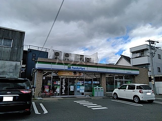 コンビニ　ファミリーマート名古屋西高校前店（コンビニ）まで355m