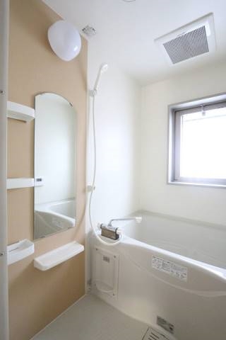 バス・シャワールーム　一日の汗や疲れを癒して下さい