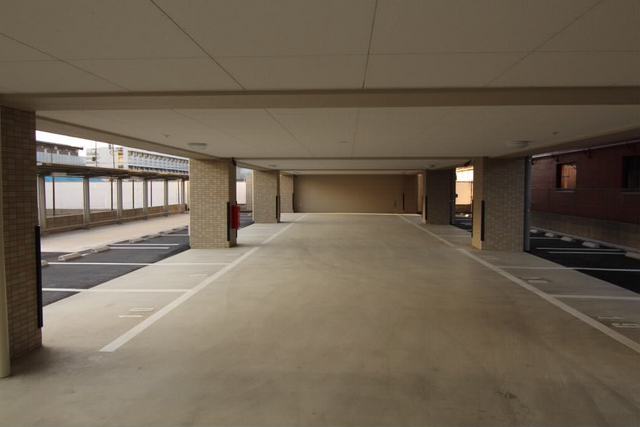 駐車場　駐車場