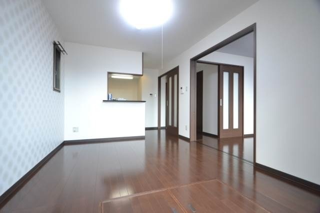 居室・リビング　写真は別のお部屋のものでございます