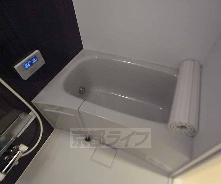 バス・シャワールーム　肩まで浸かって疲れを癒してください