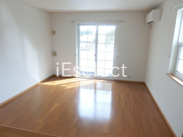 居室・リビング　2面採光で明るいお部屋です