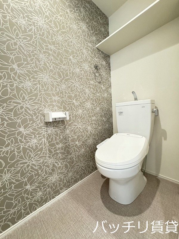 トイレ　画像は別号室タイプの為、現状を優先致します。