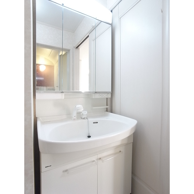 洗面設備　３面鏡