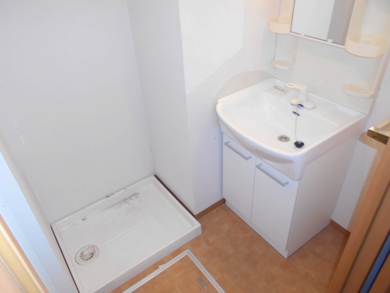 洗面設備　写真は他のお部屋です。