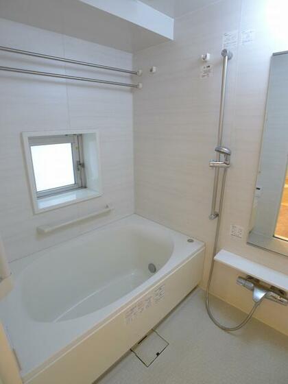 バス・シャワールーム　浴室乾燥暖房機・追い炊き機能付き