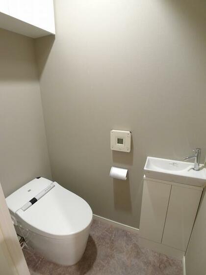 トイレ　温水洗浄便座