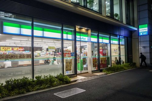 コンビニ　ファミリーマート 神田須田町二丁目店（コンビニ）まで448m